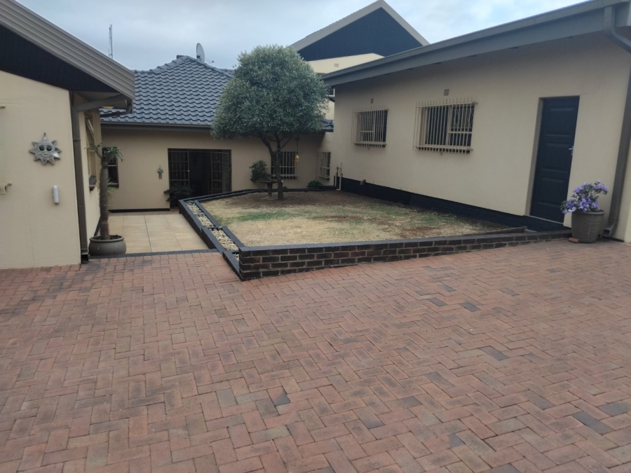 5 Bedroom Property for Sale in Sunnyridge Gauteng