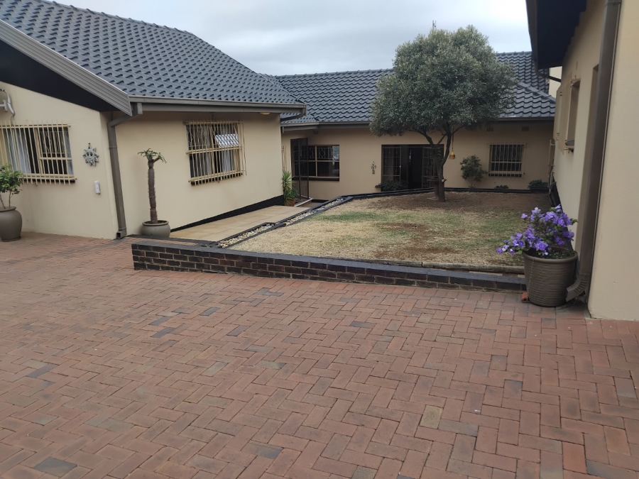 5 Bedroom Property for Sale in Sunnyridge Gauteng