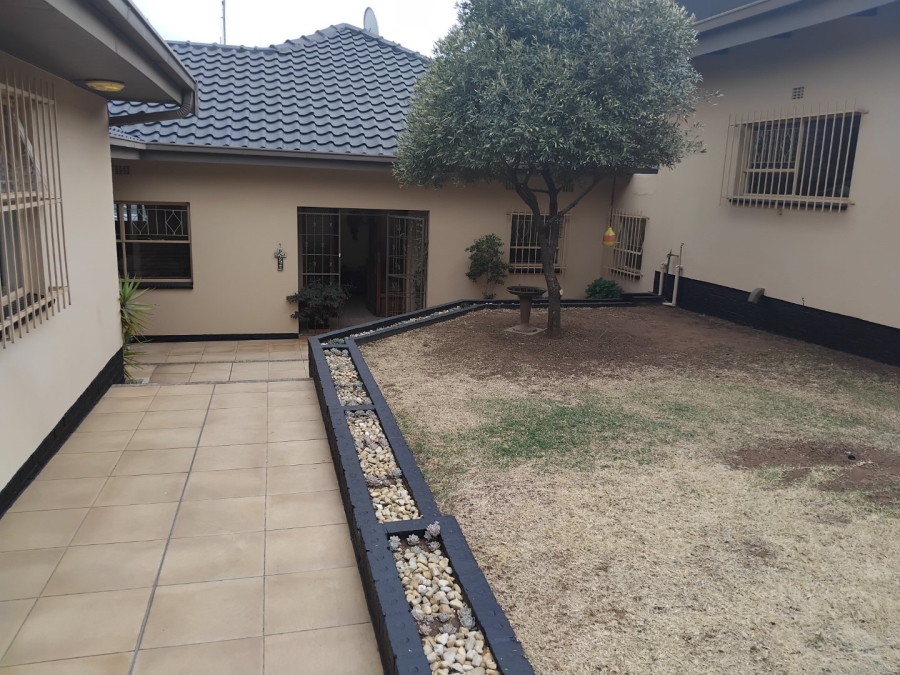 5 Bedroom Property for Sale in Sunnyridge Gauteng