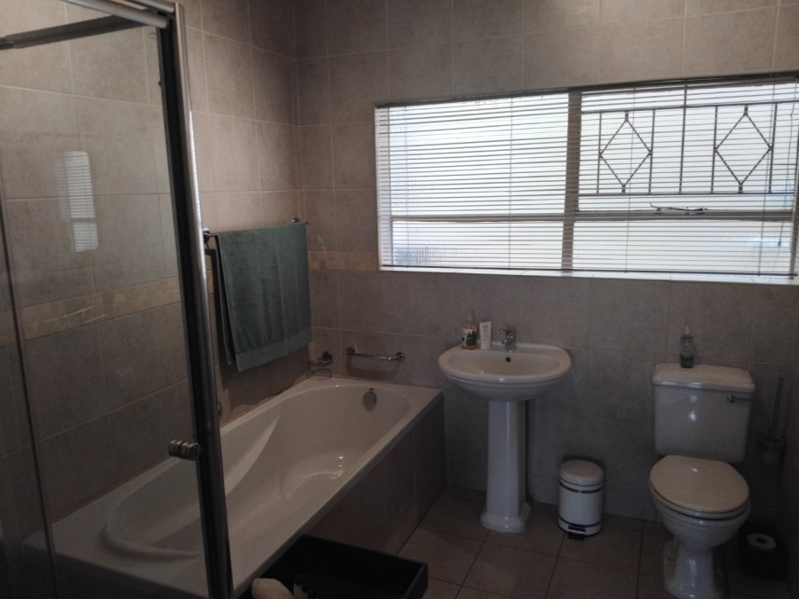 5 Bedroom Property for Sale in Sunnyridge Gauteng