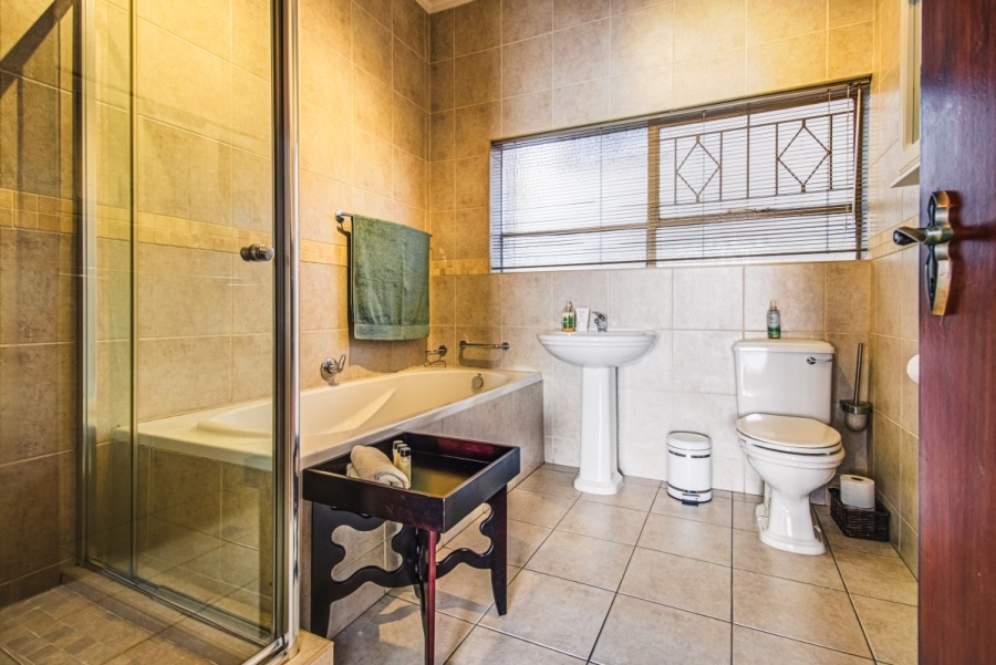 5 Bedroom Property for Sale in Sunnyridge Gauteng