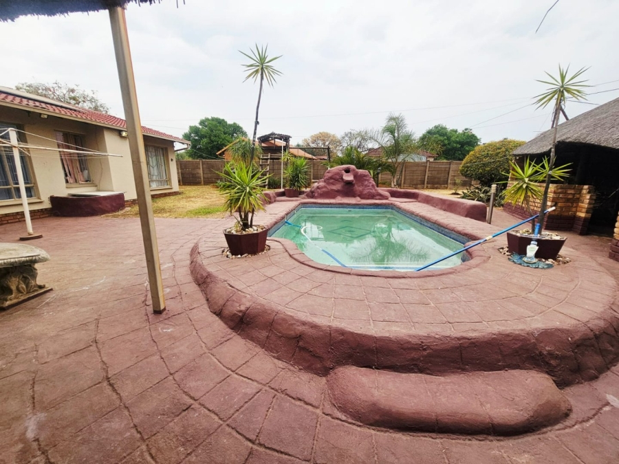 4 Bedroom Property for Sale in Heuweloord Gauteng