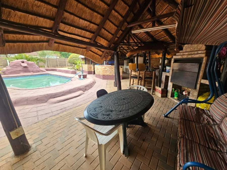 4 Bedroom Property for Sale in Heuweloord Gauteng