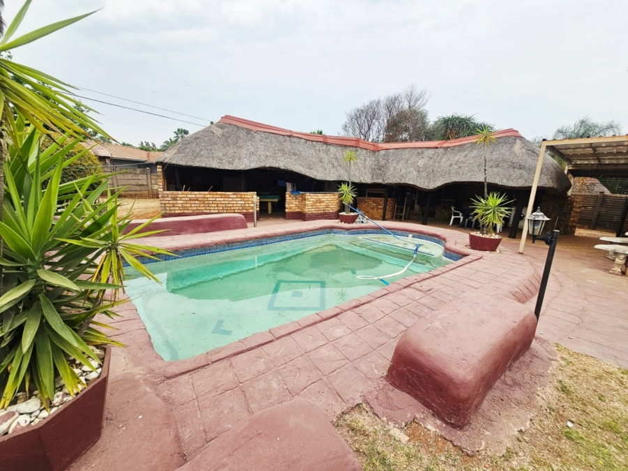 4 Bedroom Property for Sale in Heuweloord Gauteng