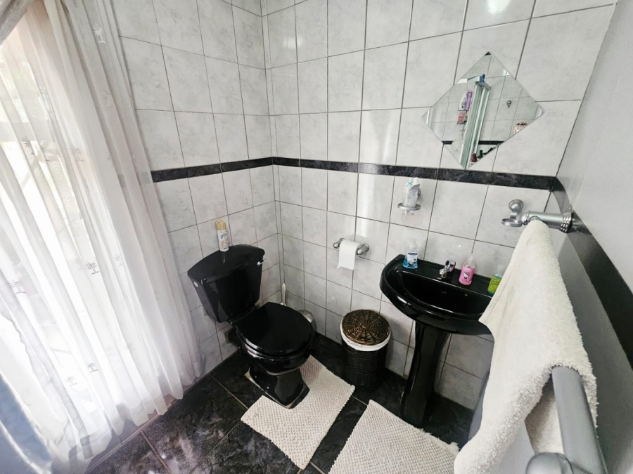 4 Bedroom Property for Sale in Heuweloord Gauteng