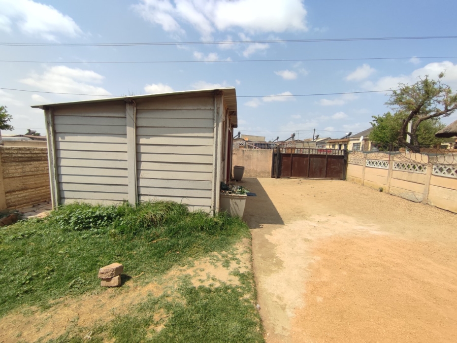 2 Bedroom Property for Sale in Daveyton Gauteng