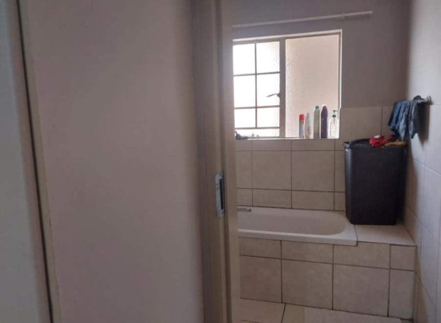 1 Bedroom Property for Sale in Newmark Estate Gauteng