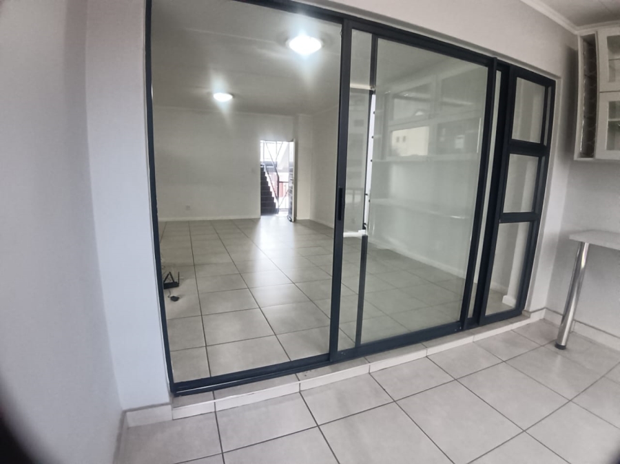 To Let 3 Bedroom Property for Rent in Olivedale Gauteng