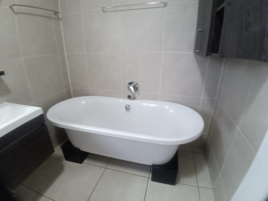 To Let 3 Bedroom Property for Rent in Olivedale Gauteng