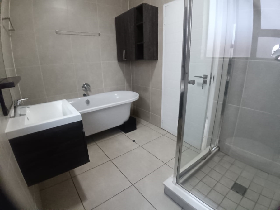To Let 3 Bedroom Property for Rent in Olivedale Gauteng