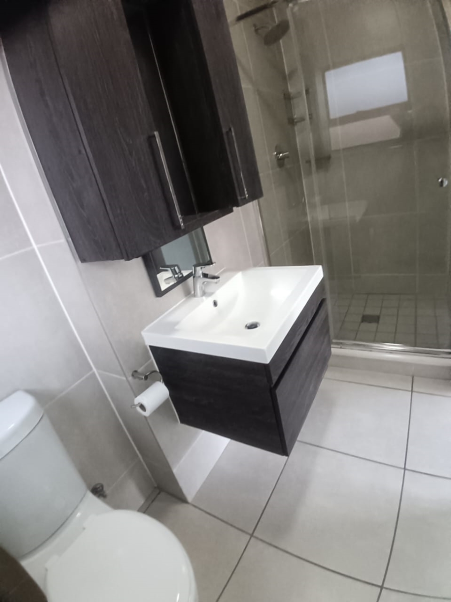 To Let 3 Bedroom Property for Rent in Olivedale Gauteng