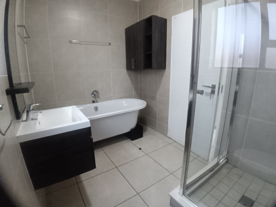 To Let 3 Bedroom Property for Rent in Olivedale Gauteng