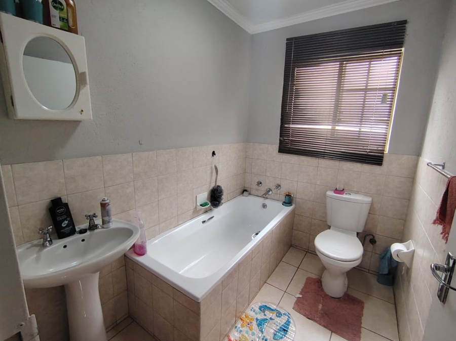 3 Bedroom Property for Sale in Heuwelsig Estate Gauteng