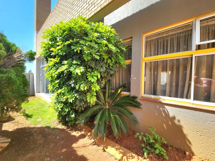 2 Bedroom Property for Sale in Glenanda Gauteng