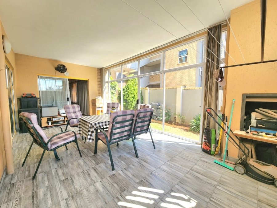2 Bedroom Property for Sale in Glenanda Gauteng