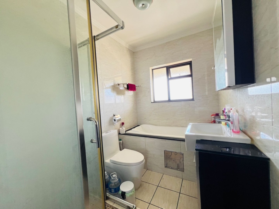 To Let 2 Bedroom Property for Rent in Maroeladal Gauteng