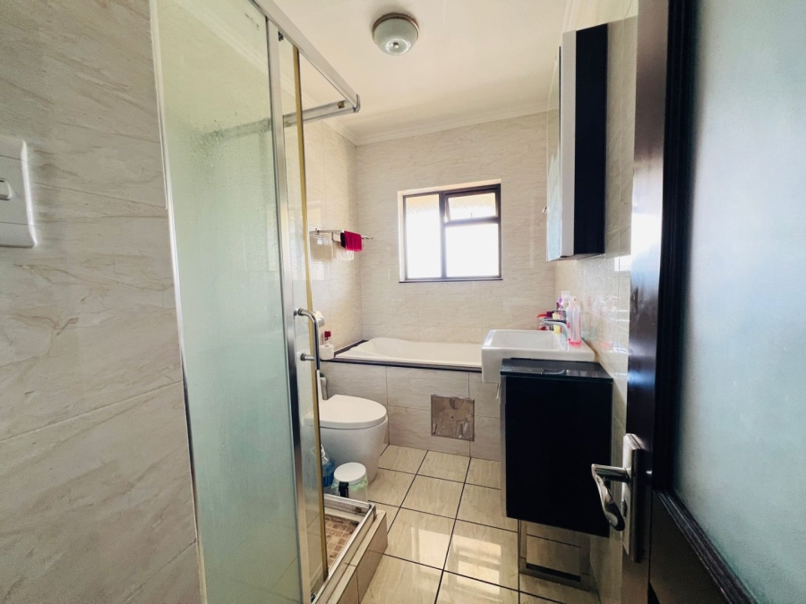 To Let 2 Bedroom Property for Rent in Maroeladal Gauteng