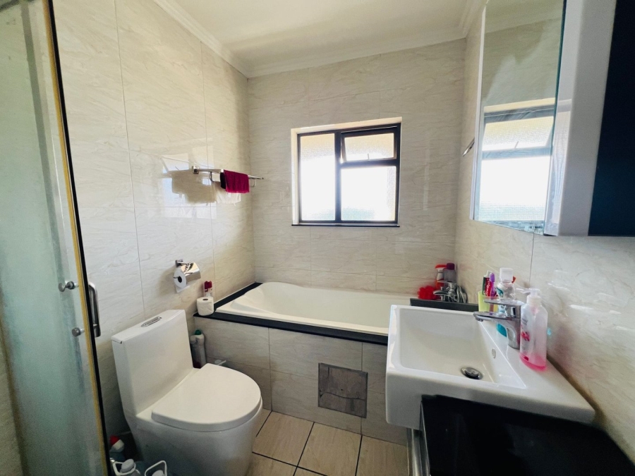 To Let 2 Bedroom Property for Rent in Maroeladal Gauteng