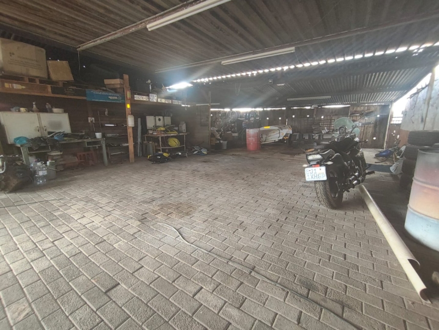 Commercial Property for Sale in Haakdoornboom AH Gauteng