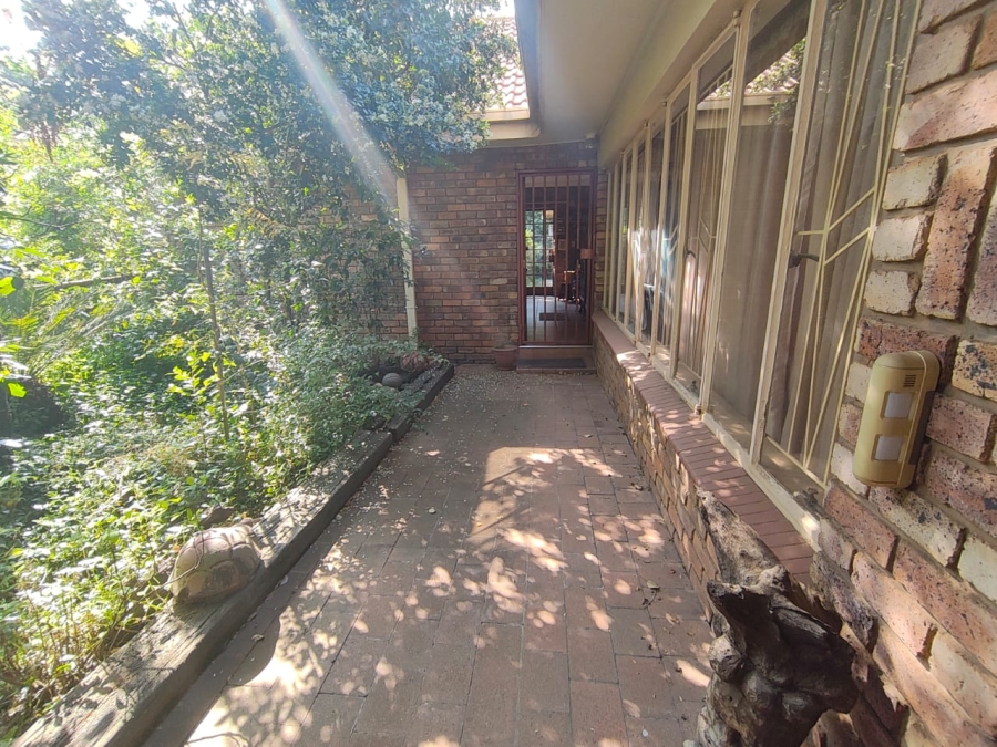 4 Bedroom Property for Sale in Waverley Gauteng
