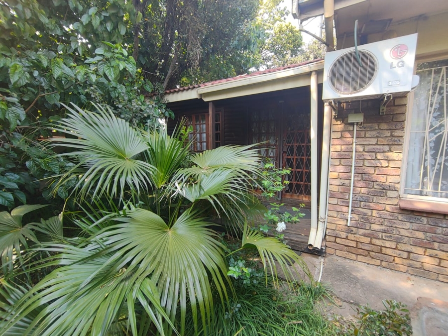 4 Bedroom Property for Sale in Waverley Gauteng