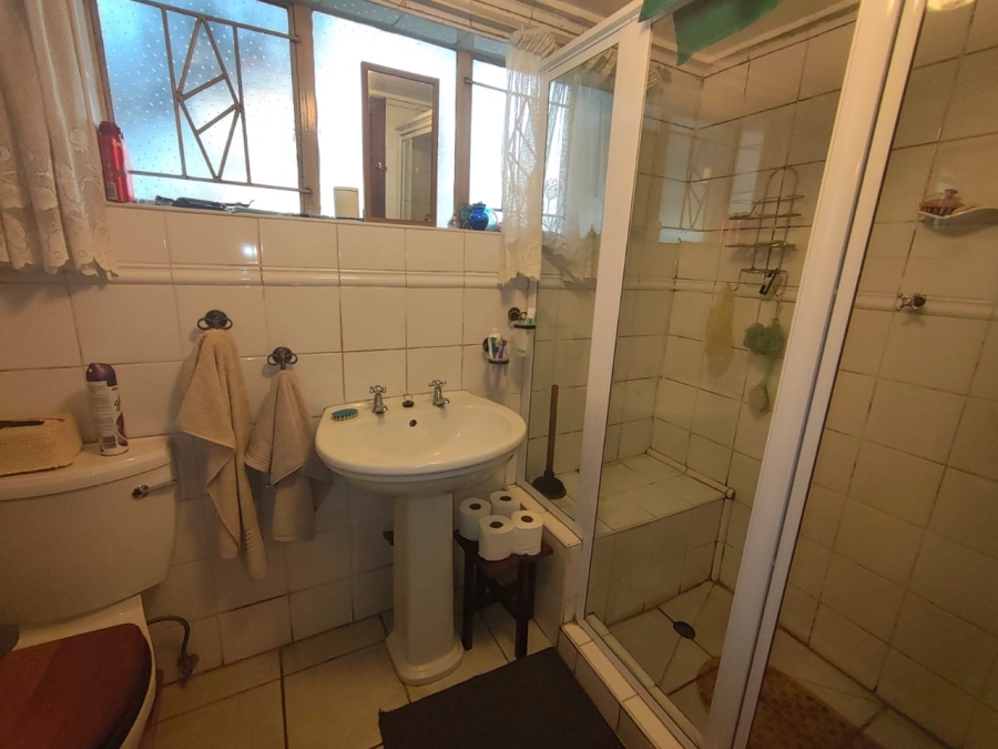 4 Bedroom Property for Sale in Waverley Gauteng