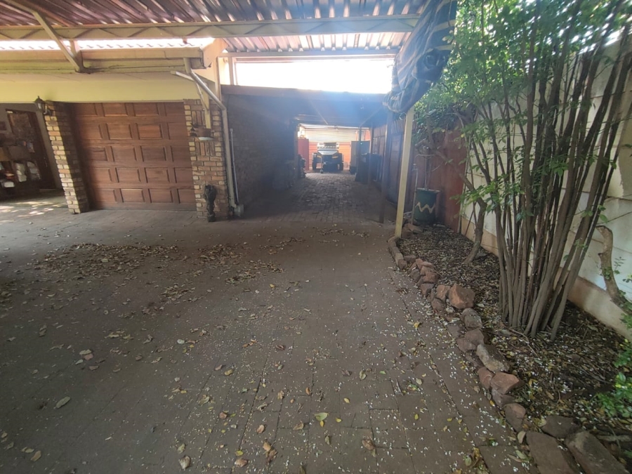 4 Bedroom Property for Sale in Waverley Gauteng