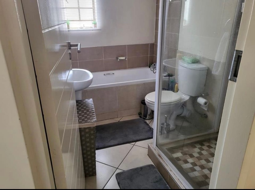 To Let  Bedroom Property for Rent in Monavoni Gauteng