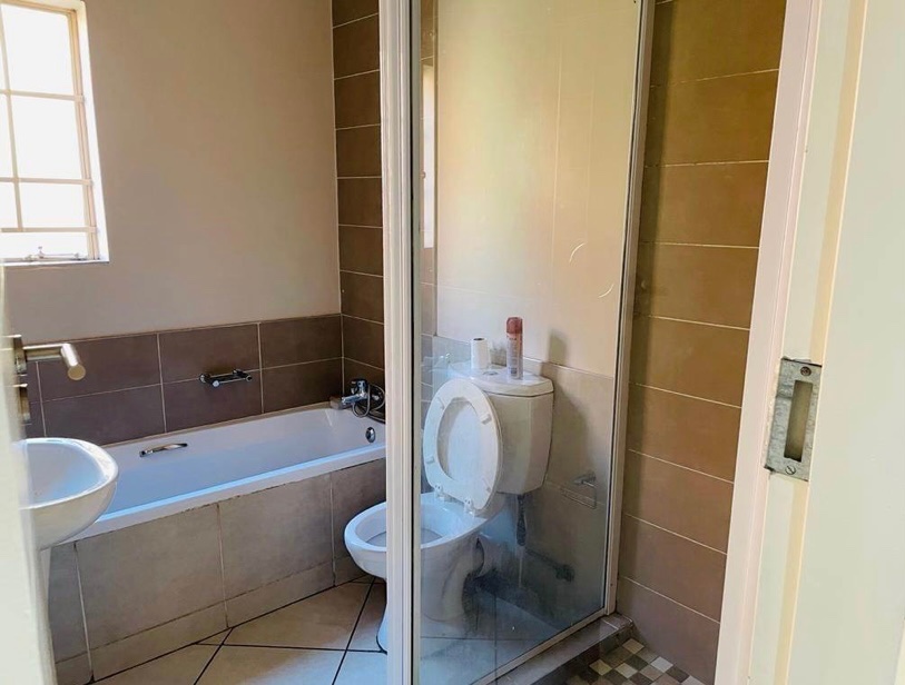 To Let  Bedroom Property for Rent in Monavoni Gauteng