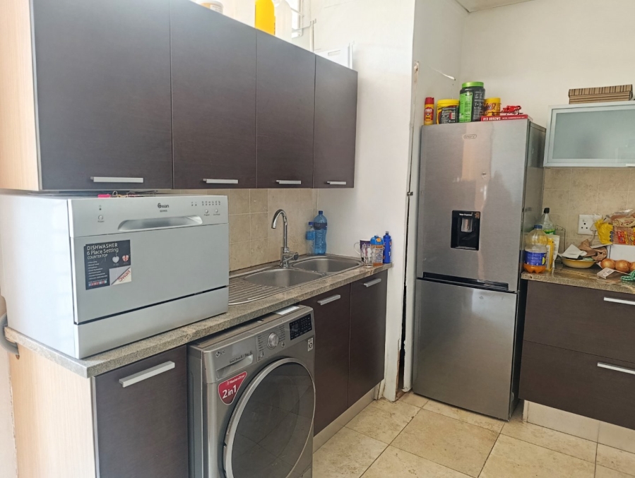 To Let 2 Bedroom Property for Rent in Illovo Gauteng