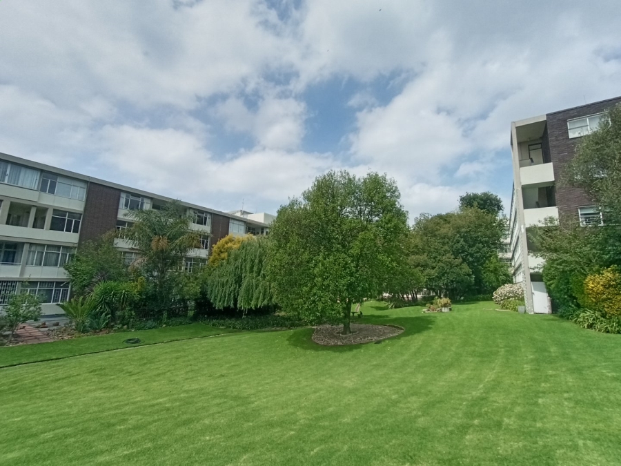 To Let 2 Bedroom Property for Rent in Illovo Gauteng