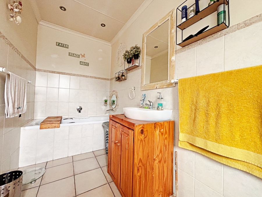 3 Bedroom Property for Sale in Valhalla Gauteng