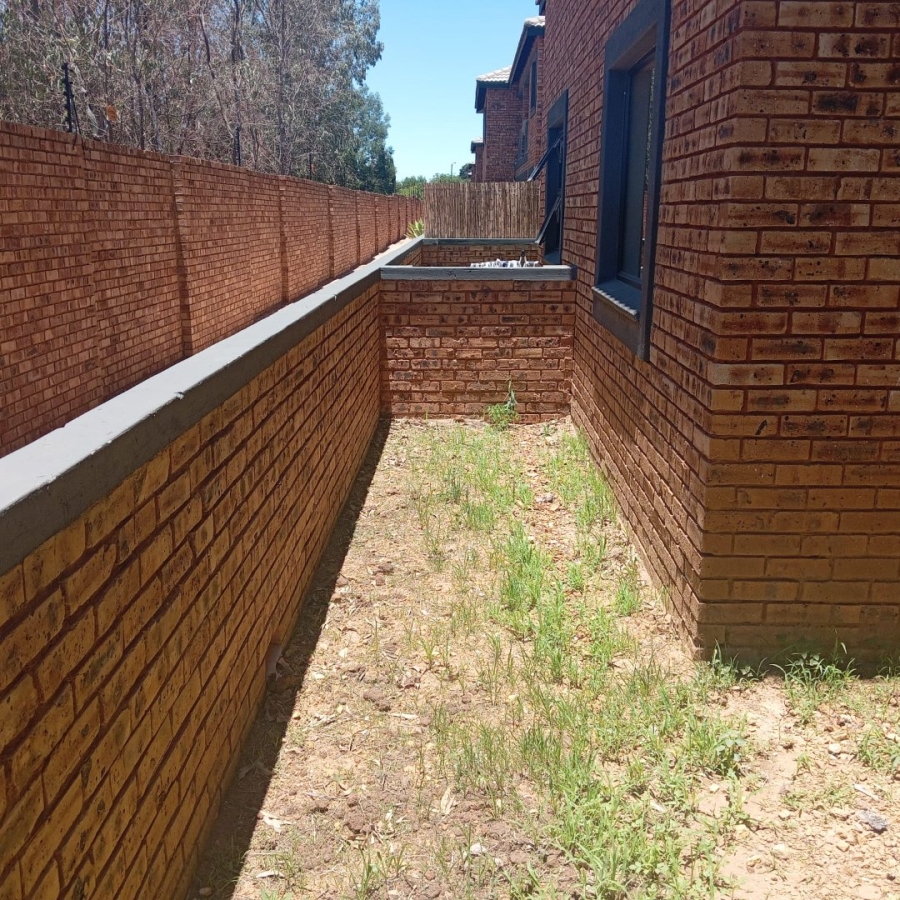 To Let 2 Bedroom Property for Rent in Cloverdene Gauteng