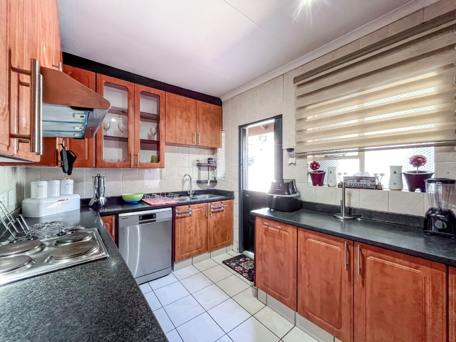 3 Bedroom Property for Sale in Mondeor Gauteng