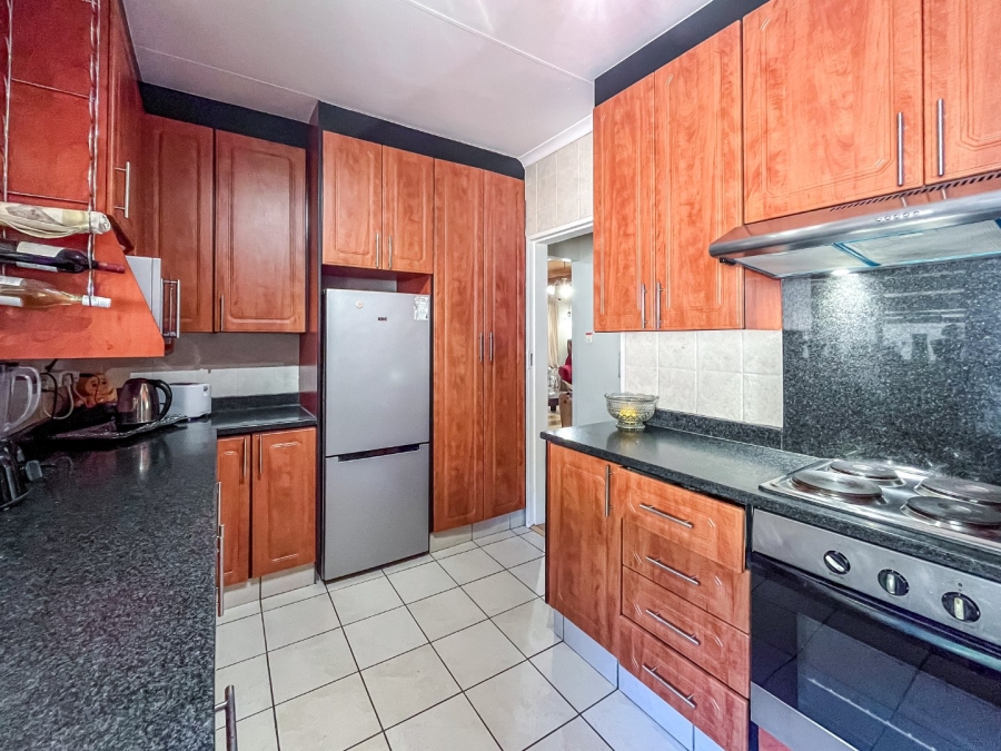 3 Bedroom Property for Sale in Mondeor Gauteng