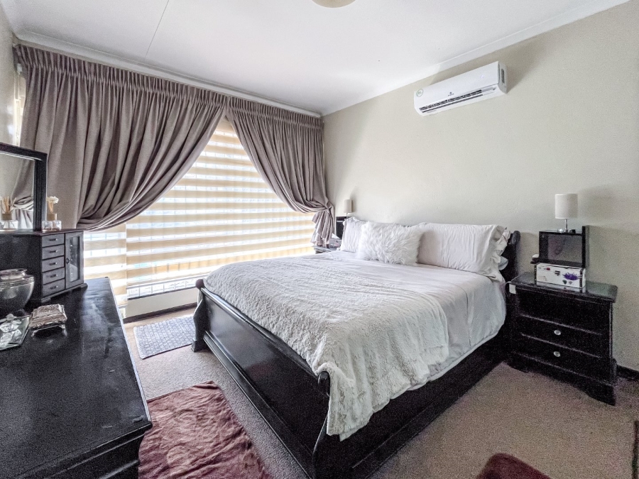3 Bedroom Property for Sale in Mondeor Gauteng
