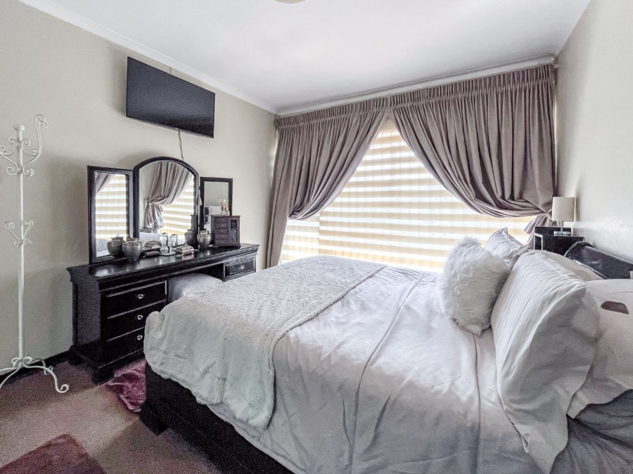 3 Bedroom Property for Sale in Mondeor Gauteng