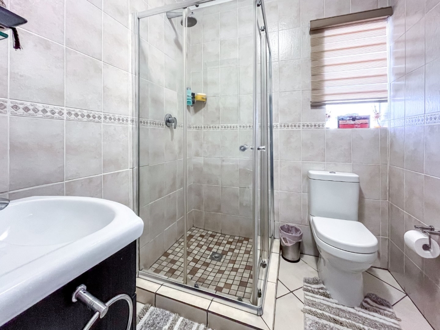 3 Bedroom Property for Sale in Mondeor Gauteng