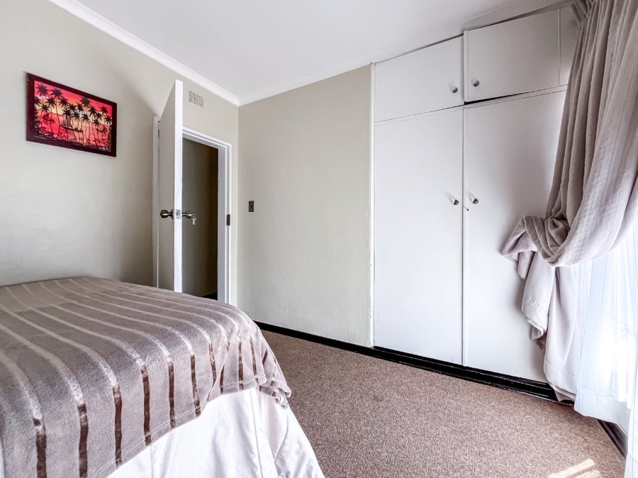 3 Bedroom Property for Sale in Mondeor Gauteng