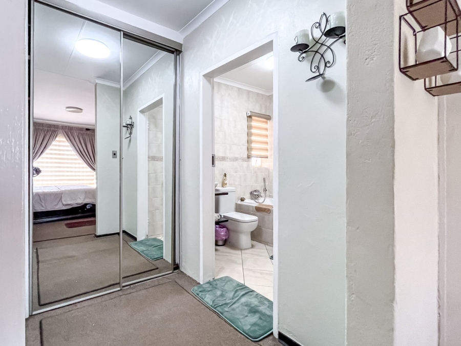 3 Bedroom Property for Sale in Mondeor Gauteng