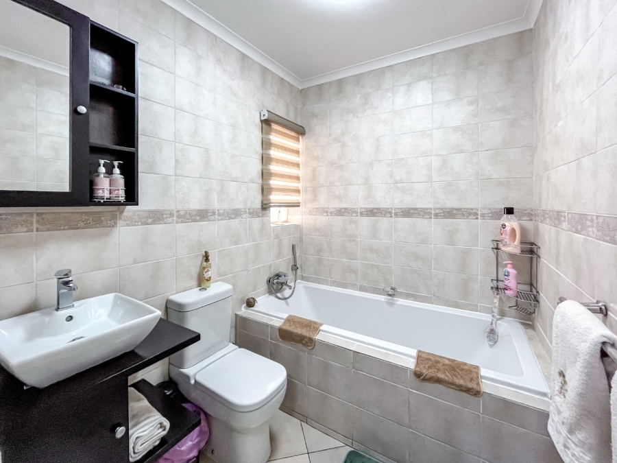 3 Bedroom Property for Sale in Mondeor Gauteng