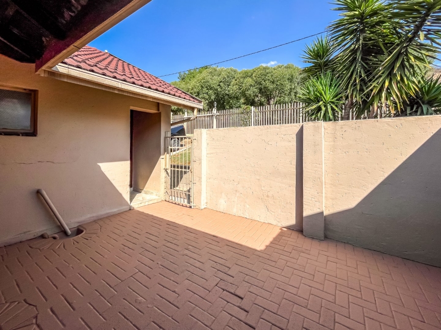 3 Bedroom Property for Sale in Mondeor Gauteng