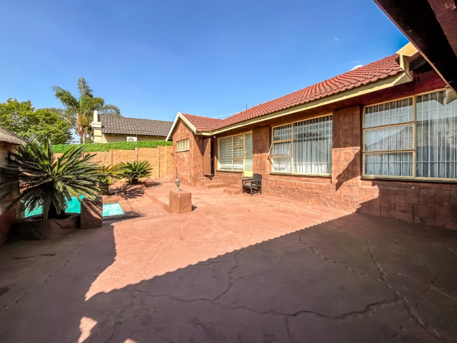 3 Bedroom Property for Sale in Mondeor Gauteng