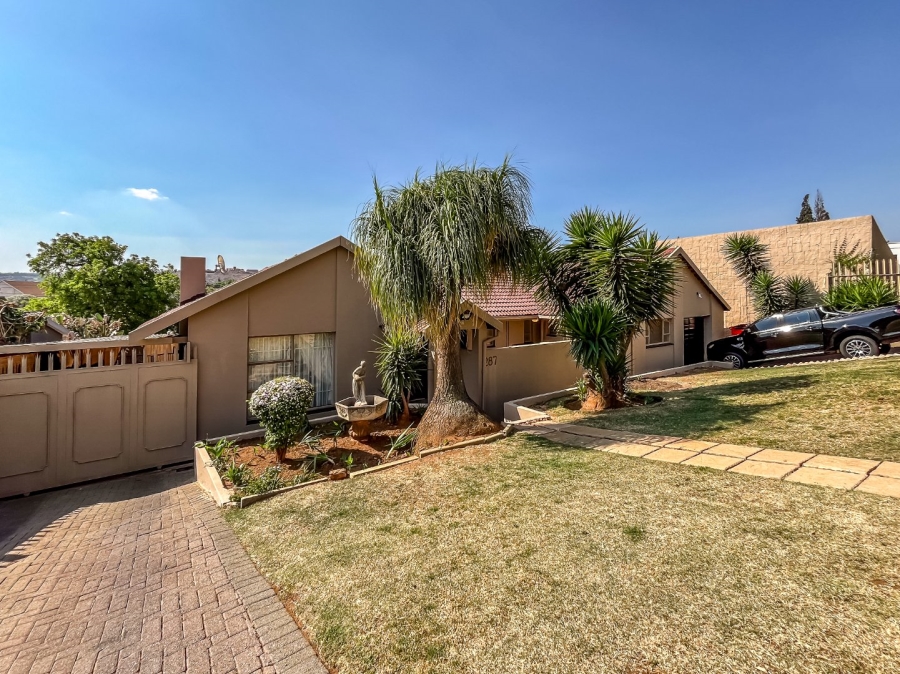 3 Bedroom Property for Sale in Mondeor Gauteng