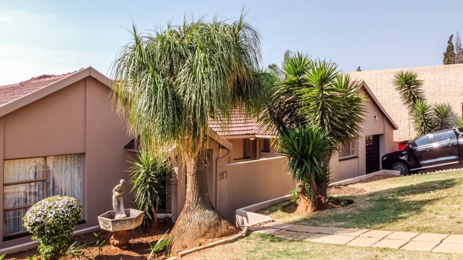 3 Bedroom Property for Sale in Mondeor Gauteng