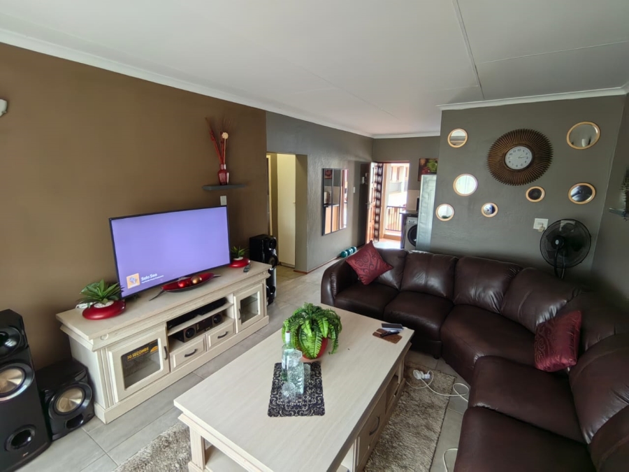 2 Bedroom Property for Sale in Hesteapark Gauteng