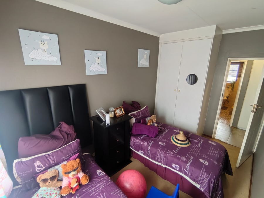 2 Bedroom Property for Sale in Hesteapark Gauteng