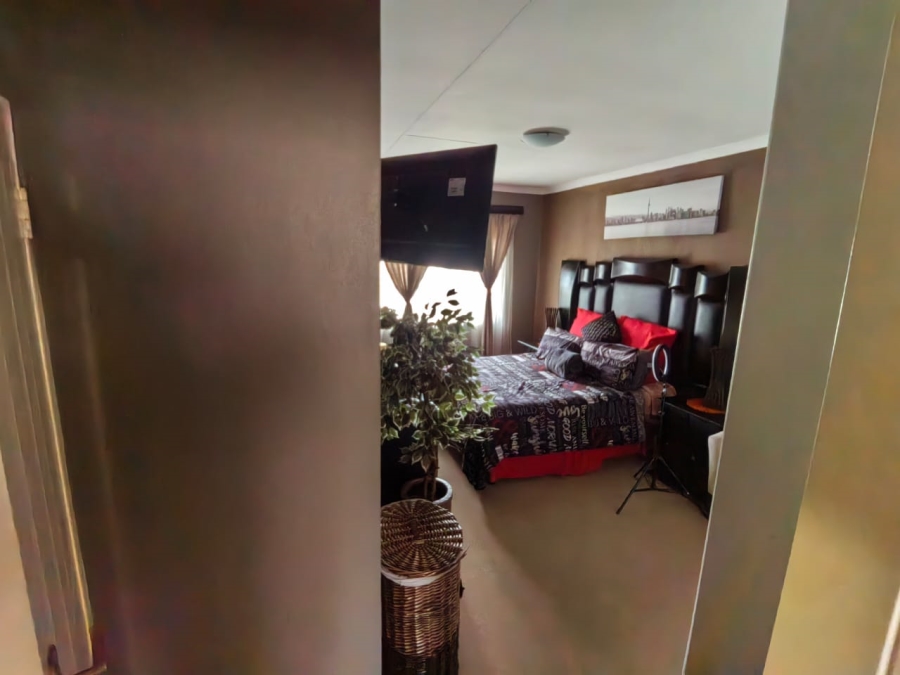 2 Bedroom Property for Sale in Hesteapark Gauteng