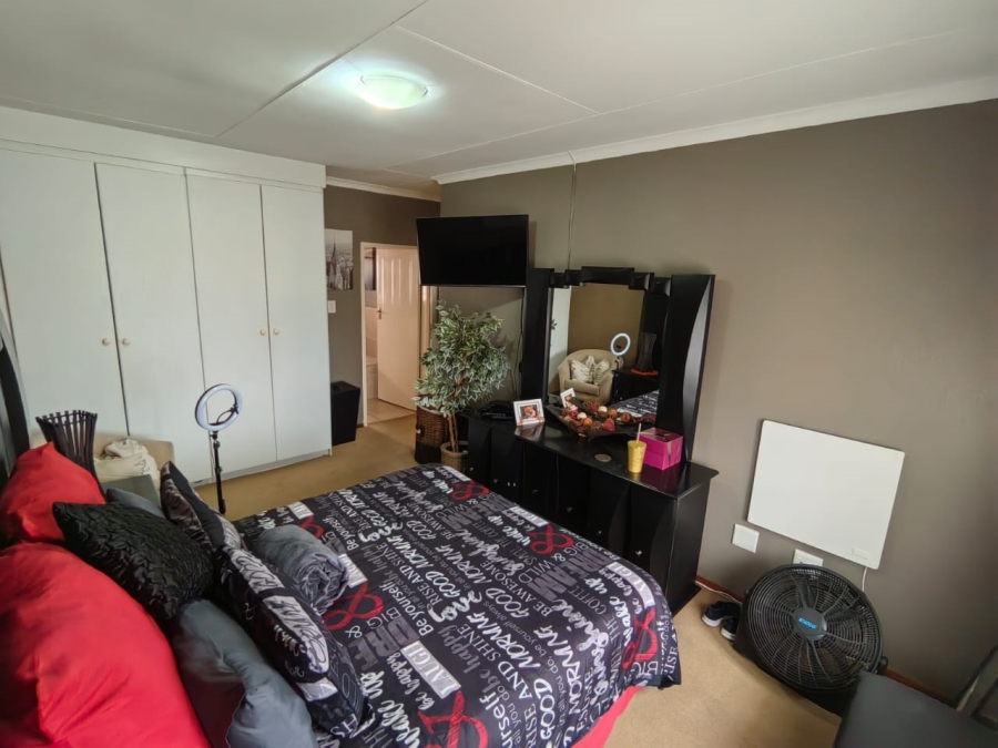 2 Bedroom Property for Sale in Hesteapark Gauteng