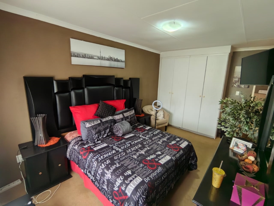 2 Bedroom Property for Sale in Hesteapark Gauteng